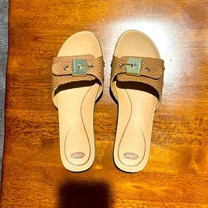 Dr. Scholl’s tan slide sandals. Brand new, never worn, size 7.5.
